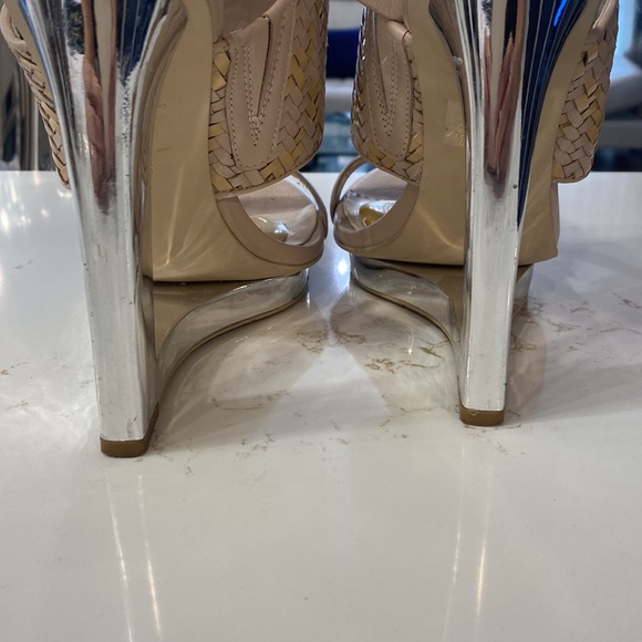 BCBGMAXAZRIA Mave cut-out Wedges 39 - Picture 4 of 9